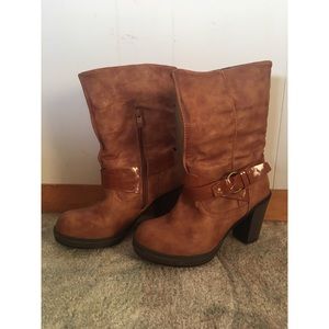 Brown boots with foldable top